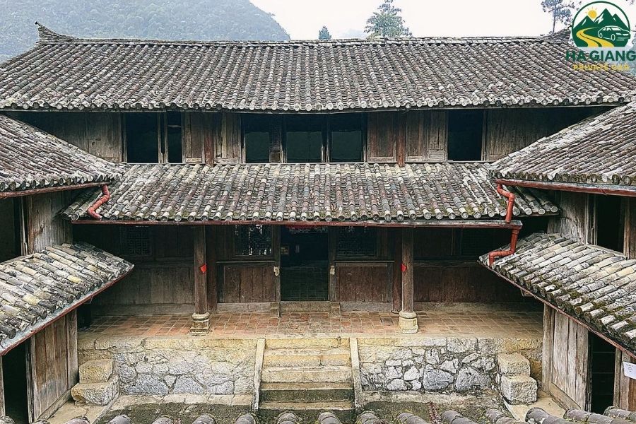 Vuong Family Palace - Ha Giang Private Car