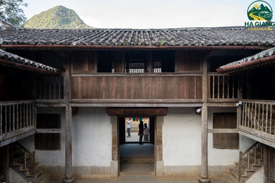 Meo King Palace - Ha Giang Private Car