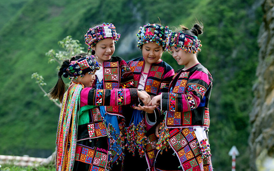 Lo Lo Chai Village- Ha Giang Private Car Travel