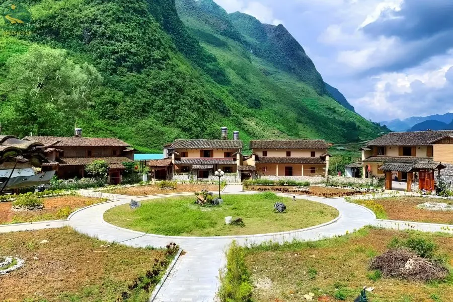 Meo Vac - Du Gia Valley - Ha Giang Private Car